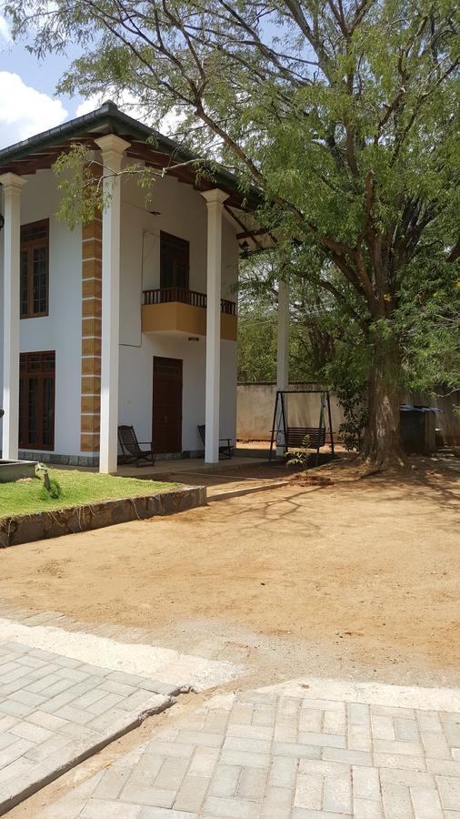 Lokuge Grand Resort Kataragama Dış mekan fotoğraf
