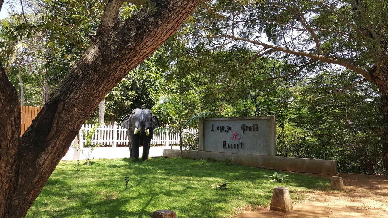 Lokuge Grand Resort Kataragama Dış mekan fotoğraf